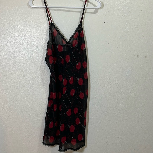 Gilligan & O'Malley Other - Gilligan & O’Malley spaghetti strapped nightgown. Black with roses. Size Small.